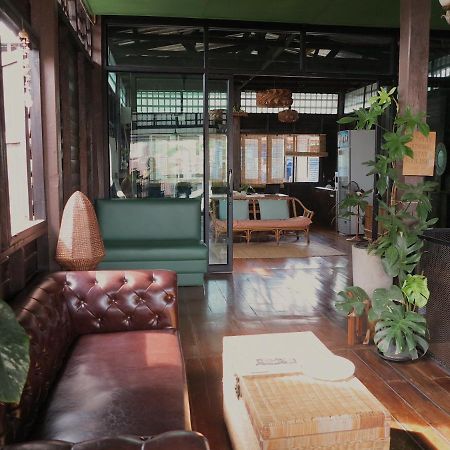 Non House Bangkok บ้านนอนโฮสเทล Екстериор снимка
