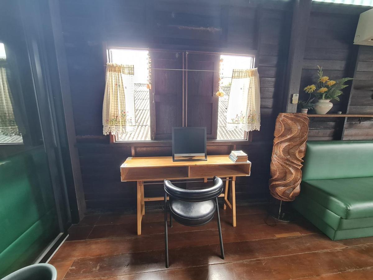 Non House Bangkok บ้านนอนโฮสเทล Екстериор снимка