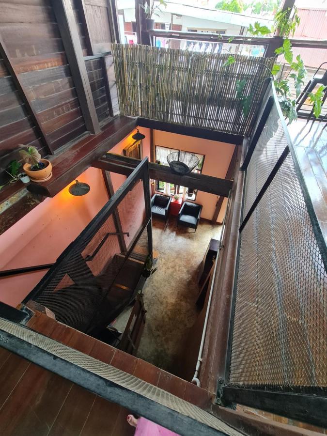 Non House Bangkok บ้านนอนโฮสเทล Екстериор снимка