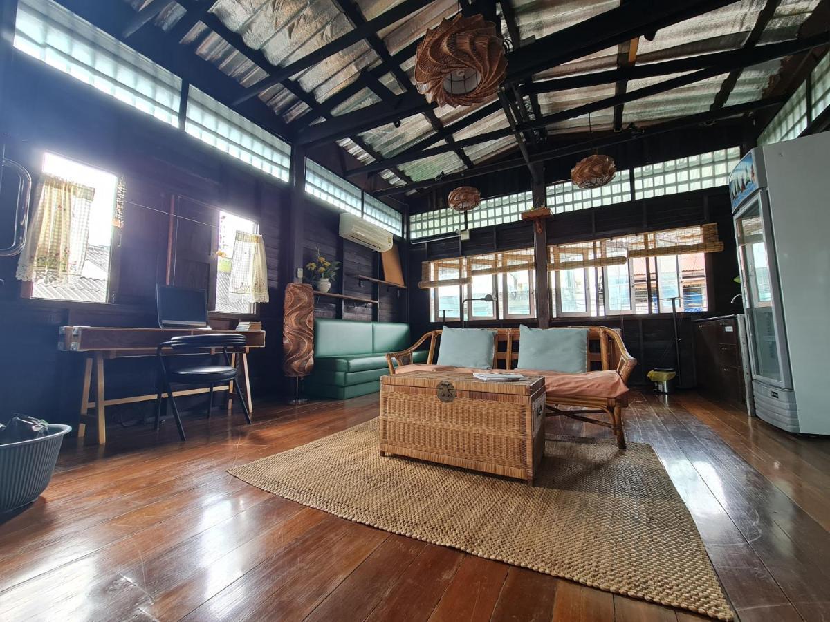 Non House Bangkok บ้านนอนโฮสเทล Екстериор снимка