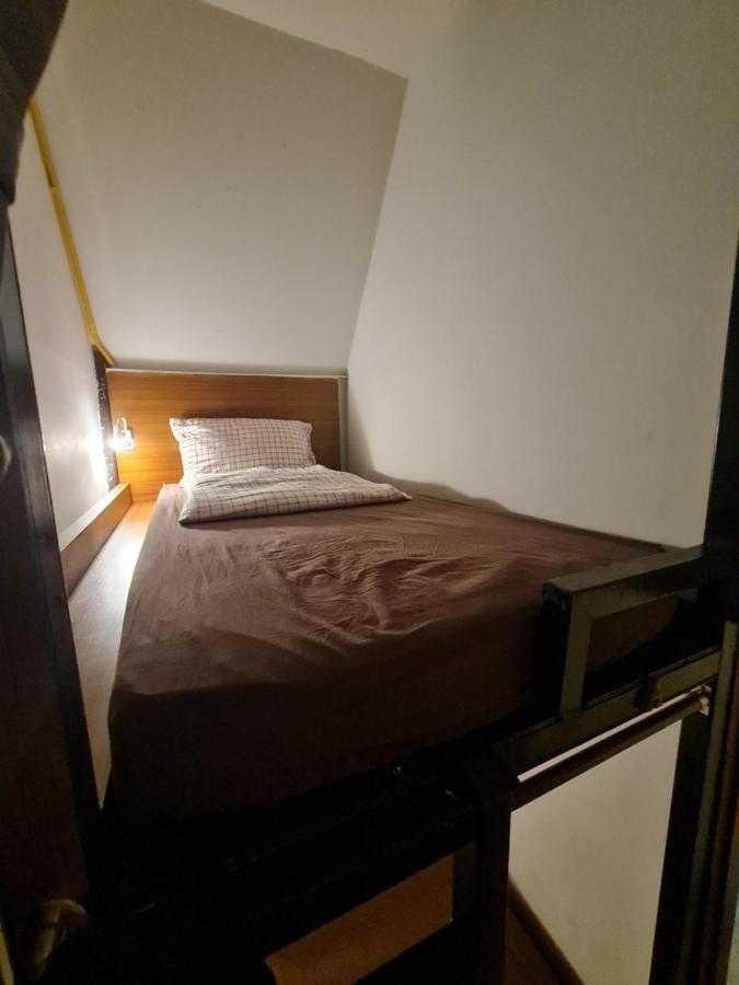 Non House Bangkok บ้านนอนโฮสเทล Екстериор снимка