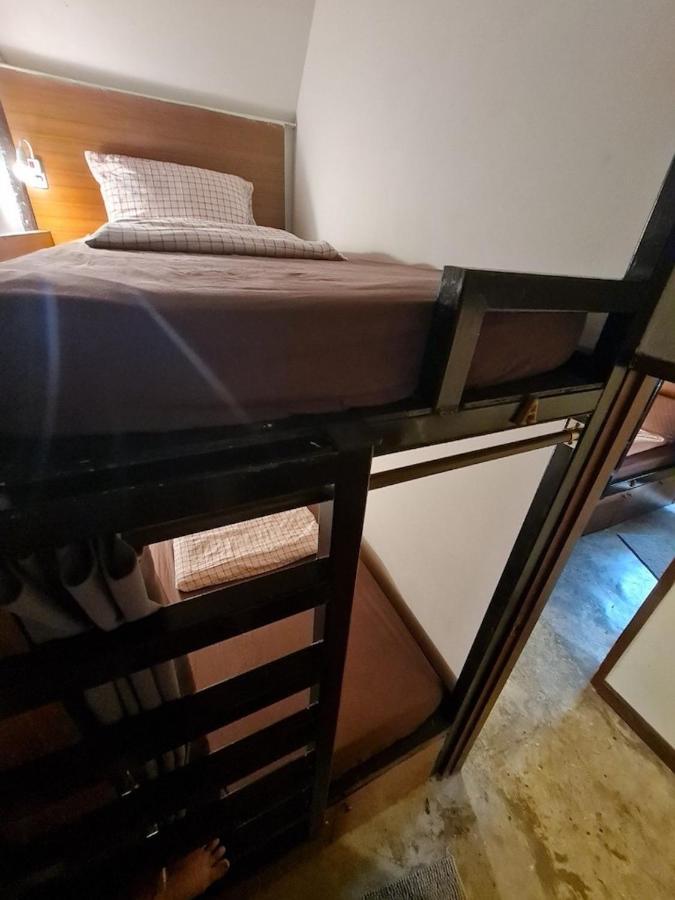 Non House Bangkok บ้านนอนโฮสเทล Екстериор снимка