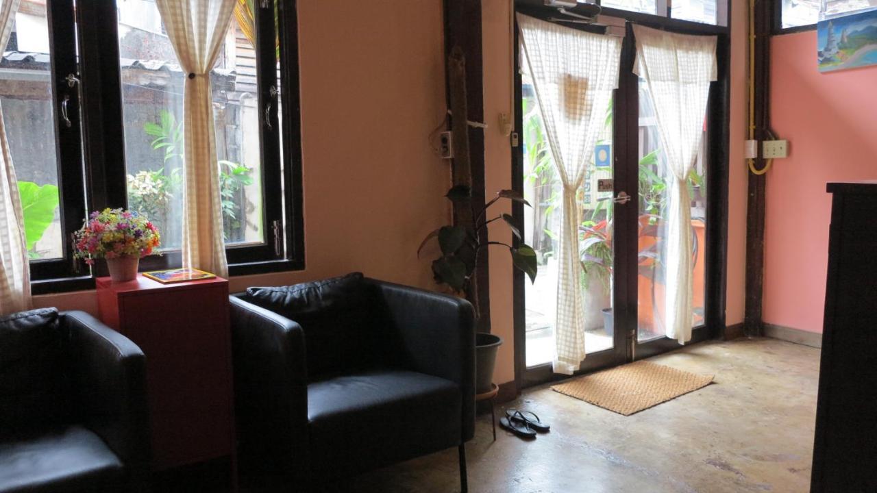 Non House Bangkok บ้านนอนโฮสเทล Екстериор снимка