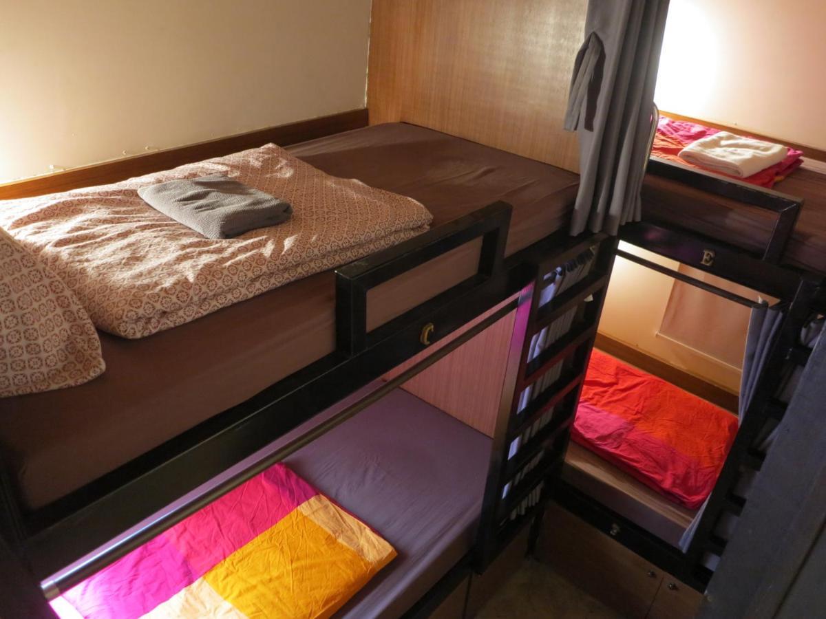 Non House Bangkok บ้านนอนโฮสเทล Екстериор снимка
