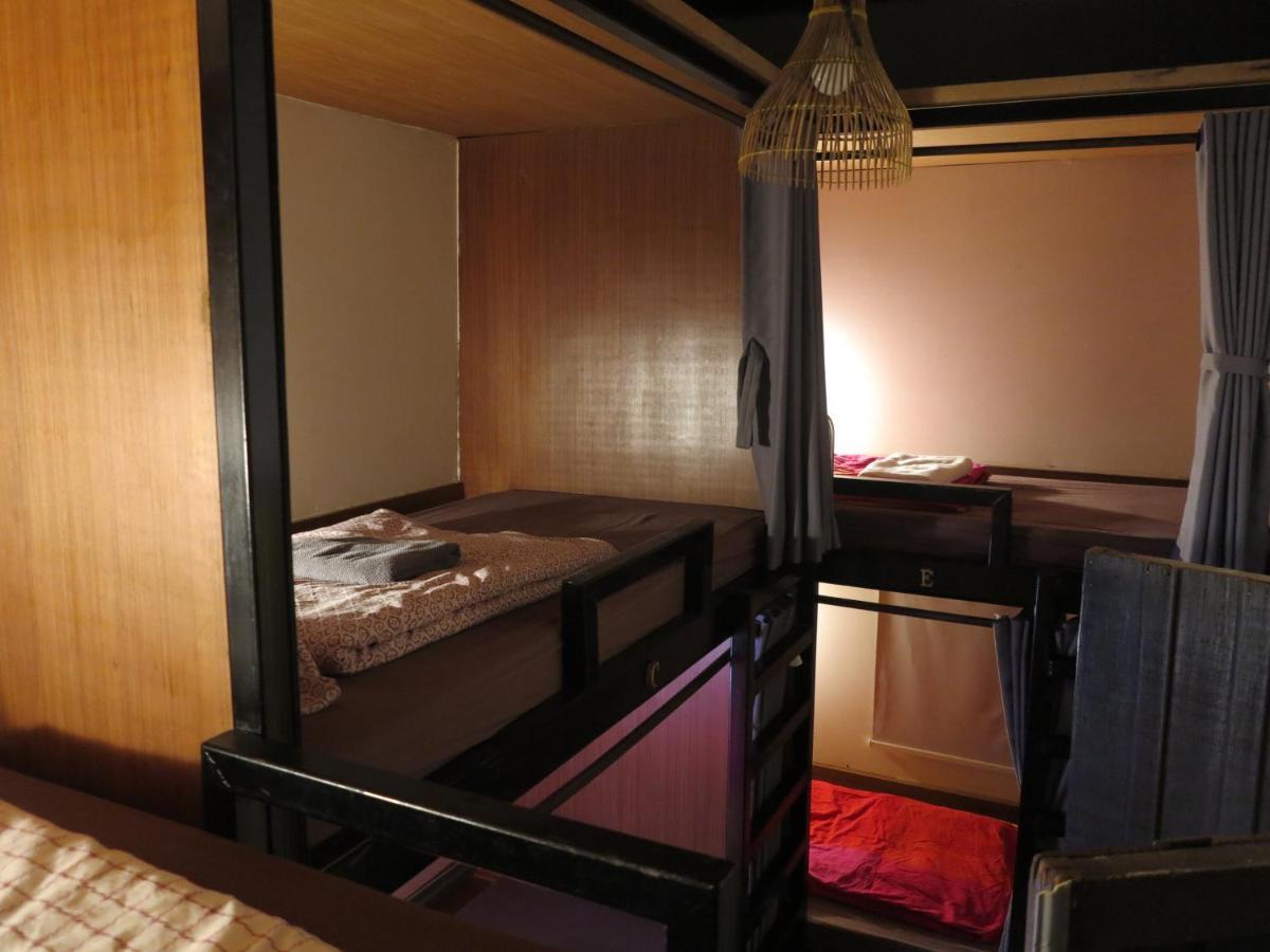 Non House Bangkok บ้านนอนโฮสเทล Екстериор снимка