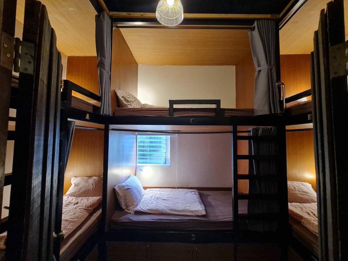Non House Bangkok บ้านนอนโฮสเทล Екстериор снимка