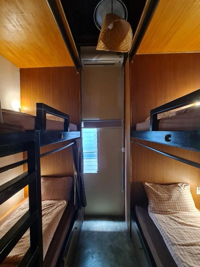 Non House Bangkok บ้านนอนโฮสเทล Екстериор снимка